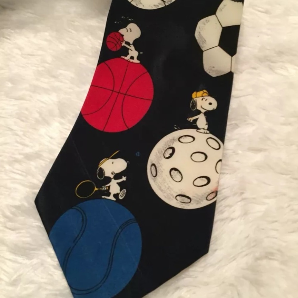 Peanuts snoopy tie
